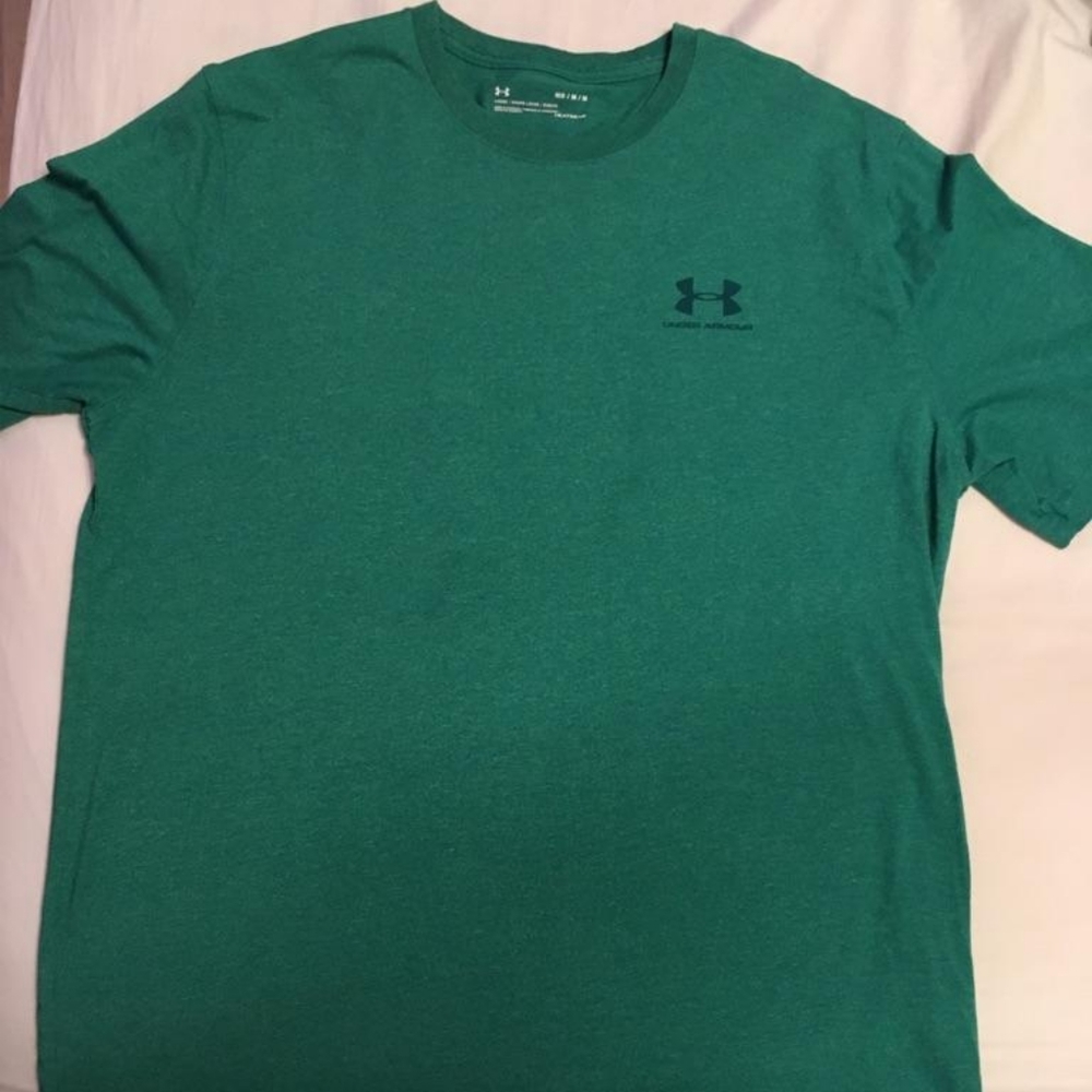 Under Armour T-shirt